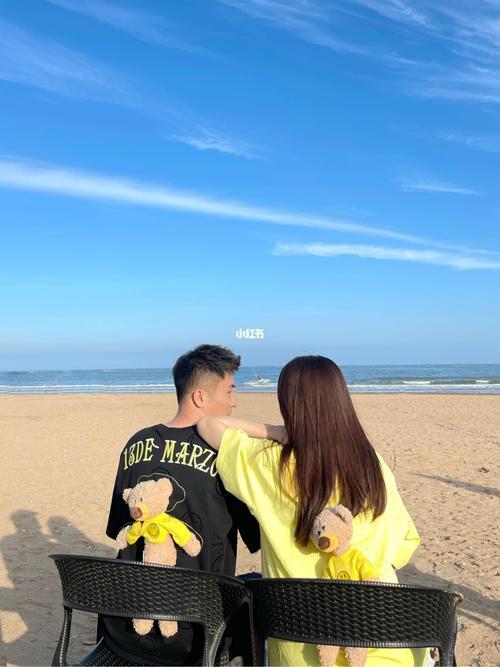 海边情侣拍照姿势图片 情侣在海边的图片