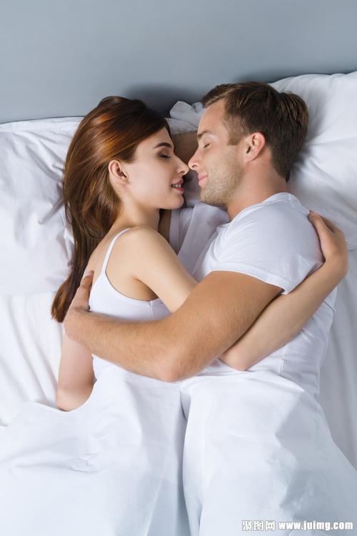拥抱睡觉图片情侣图片 拥抱入睡的唯美图片