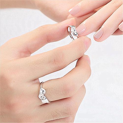 情侣牵手晒戒指图片 情侣戒指握手照片