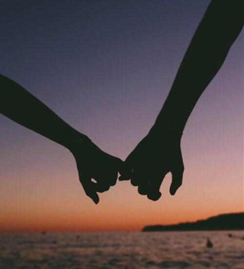 网图情侣牵手 牵手网图情侣