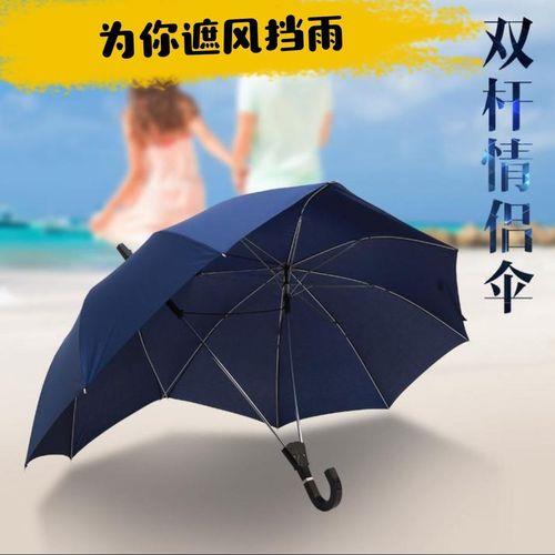情侣雨伞图片 情侣雨中撑伞的图片