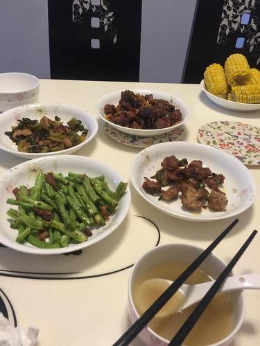 情侣吃饭图 情侣吃饭卡通图片