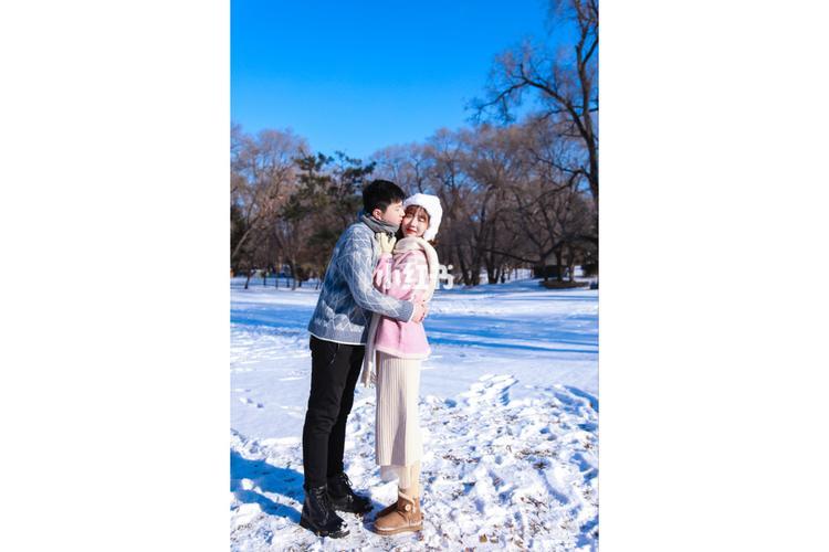雪情侣图片 雪景情侣图片唯美图片