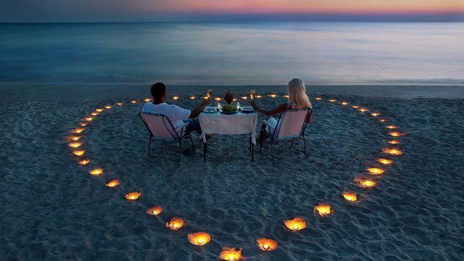 情侣海边背景图 情侣海边浪漫背影图片