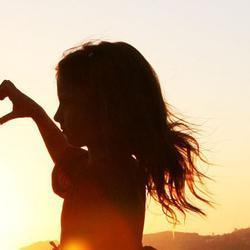 情侣一人一半分开图片 情侣头像图片两张分开一人一半