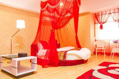 情侣大床房图片 最新双人床图片大全