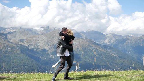 情侣见面的图片 情侣相处图片