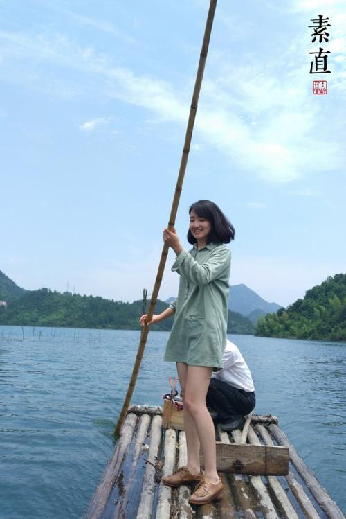 情侣划船的风景图片 划船图片唯美