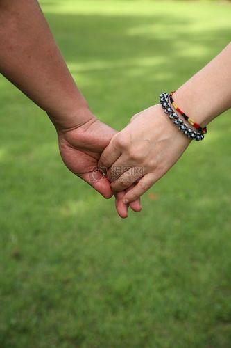 手牵手图片唯美情侣 浪漫牵手图片唯美图片情侣