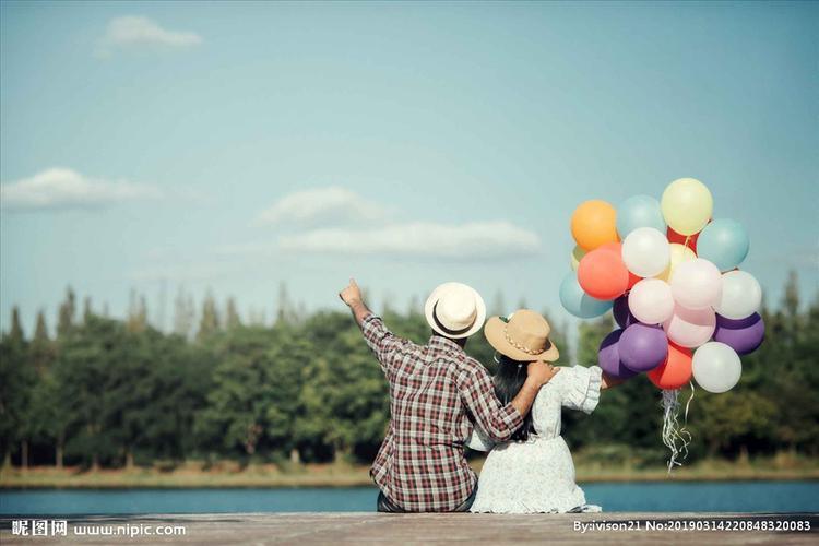 情侣气球图片 粉色气球图片