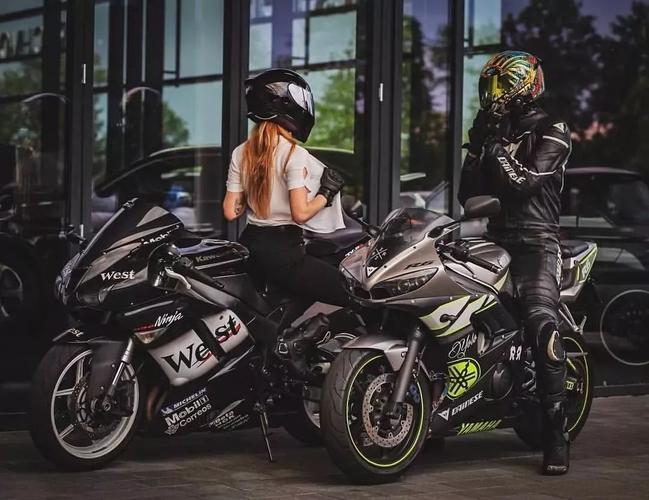 机车情侣图 摩托车情侣图片