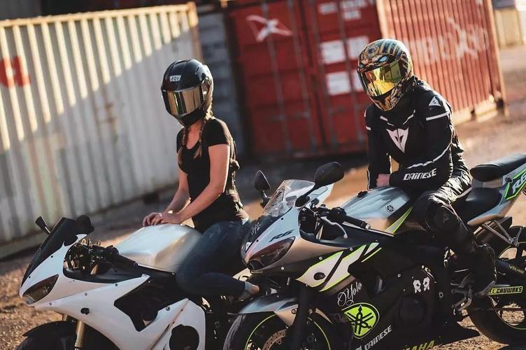 机车情侣图 摩托车情侣图片