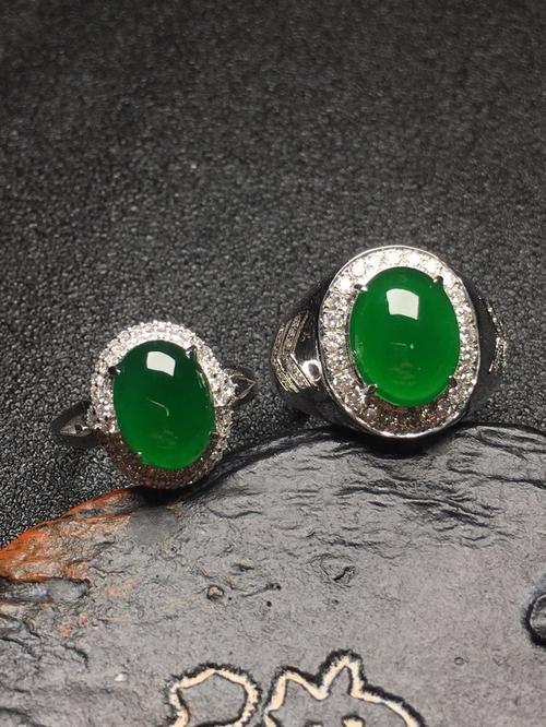 翡翠情侣戒指镶嵌图片 翡翠镶钻戒指图片