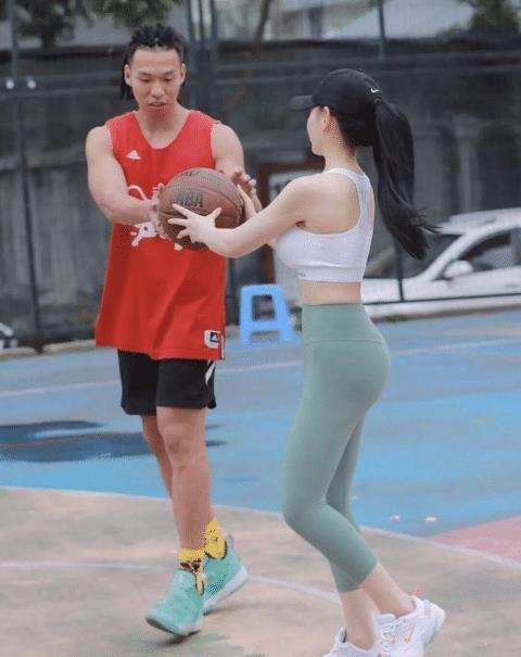 情侣运动图片 运动情侣头像两张照片