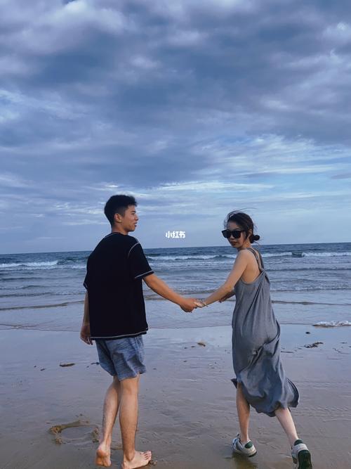海边的情侣图片 海边情侣背景图