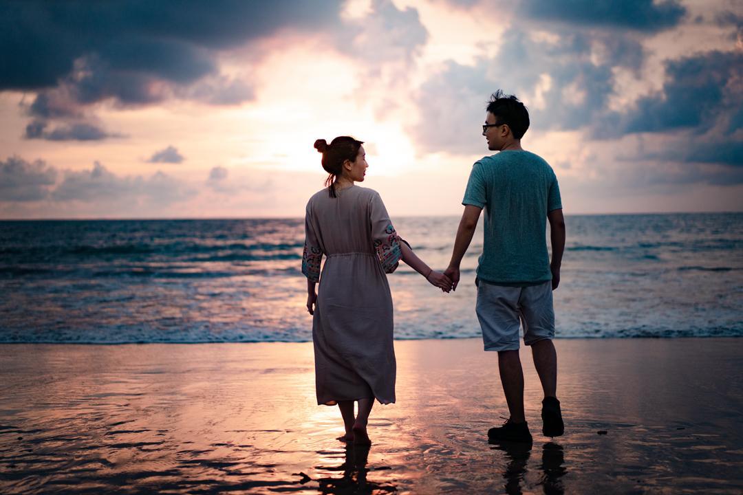 海边的情侣图片 海边情侣背景图