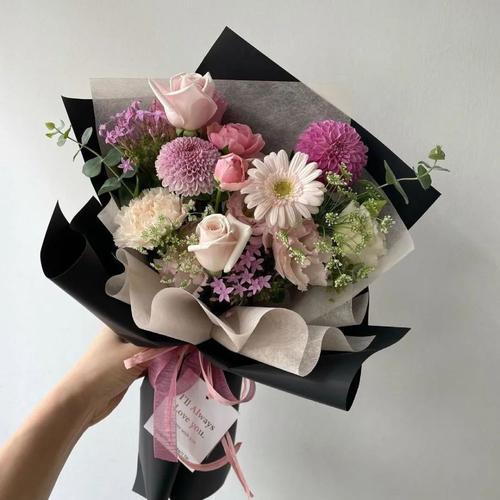 情侣鲜花图片大全 情侣捧花图片