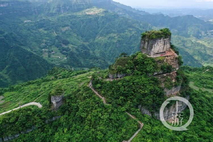 黔江情侣山图片 黔江十三寨景区图片