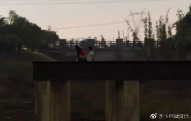 情侣公园野战图