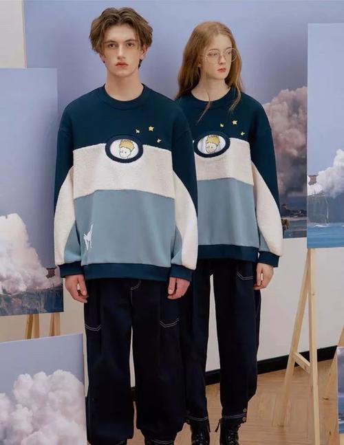 好看的情侣服装图片大全 情侣衣服图案大全图片