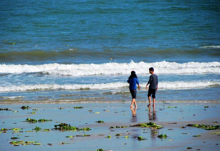 浪漫情侣看海图片 情侣看海图片