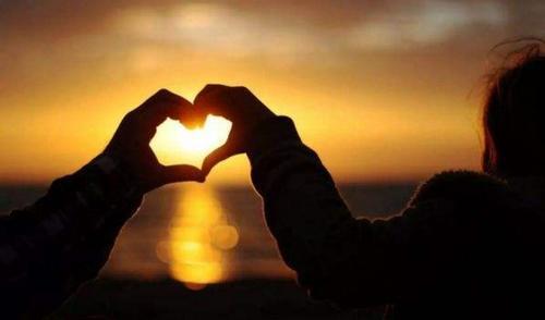 情侣发说说的图片 发情侣图片说说配文