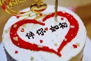 蛋糕图片情侣图片 情侣做蛋糕的图片