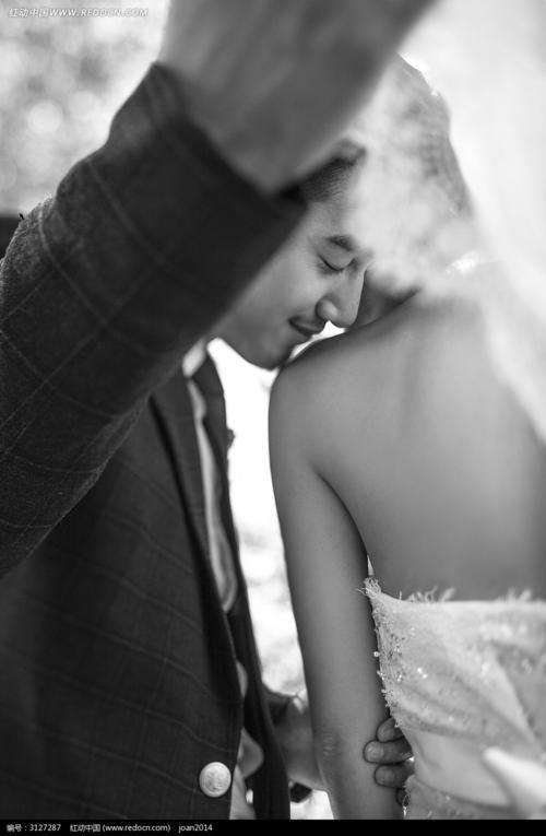 情侣亲吻图片真实 情侣牵手图片真实照片