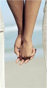 情侣三人背后牵手图片 情侣三人背叛牵手图片