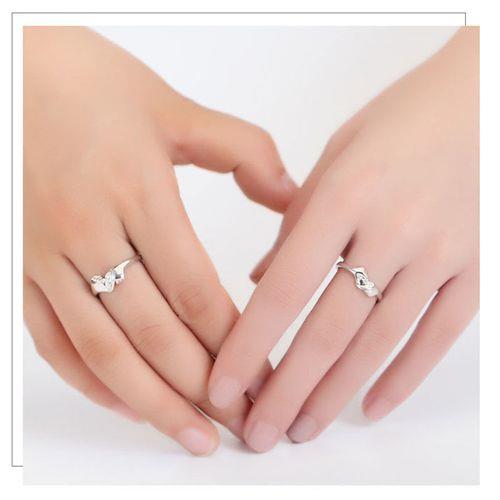 情侣戒指牵手图片 情侣戴戒指牵手图片