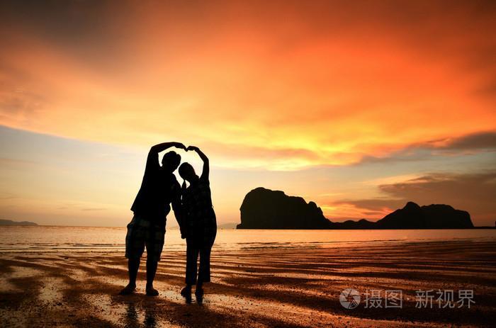 沙滩浪漫情侣图片 海边浪漫情侣图片