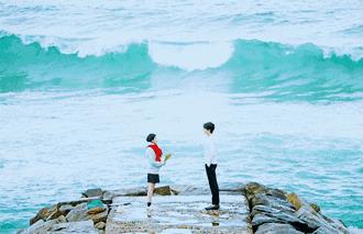 情侣牵手动图 情侣浪漫图片