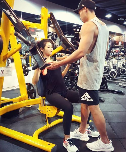 健身情侣图片高清 健身情侣合照