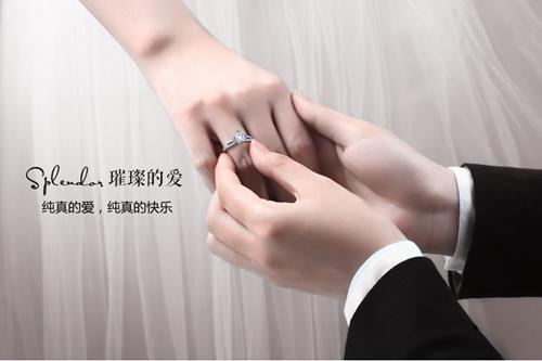 情侣婚戒牵手图片 情侣戒指图片牵手图片