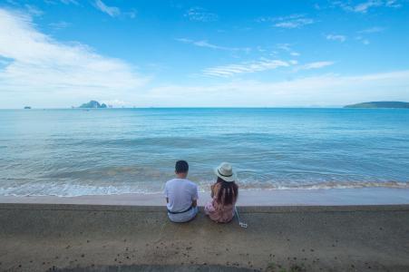 情侣图片海边 海边情侣背景图