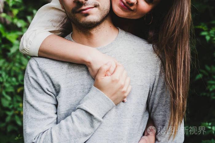 情侣图片拥抱 拥抱的图片情侣