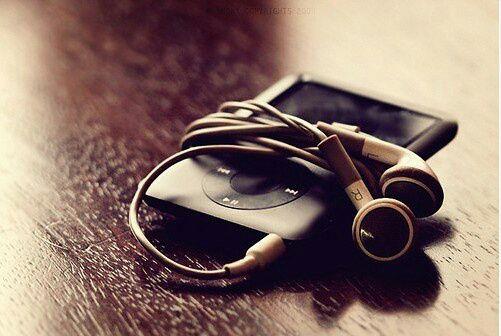 情侣耳机图片 情侣背景图片带耳机