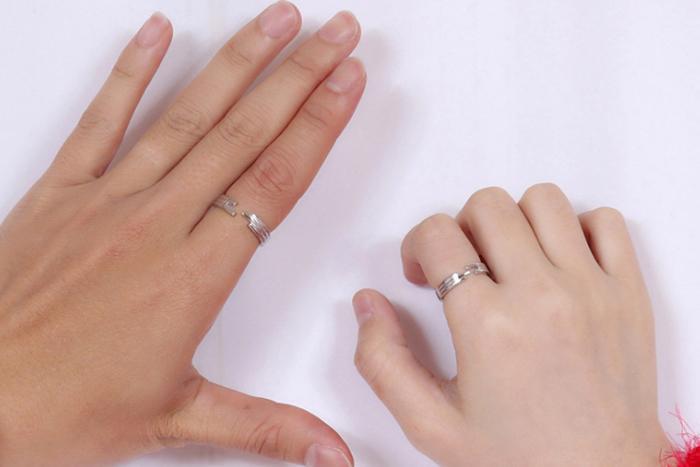 手拉手情侣戒指图片 戒指图片唯美情侣牵手图片