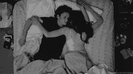 情侣睡觉各种抱法图片