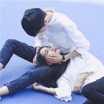 情侣对图两张 情侣图片两人