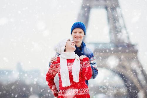 下雪情侣的图片大全 情侣下雪的图片大全动漫