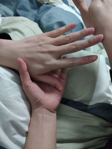 男女生牵手的情侣图片 男女牵手的图片唯美