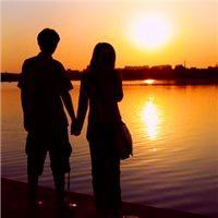 男女生牵手的情侣图片 男女牵手的图片唯美