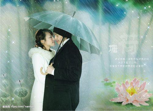 情侣雨中漫步背影图片 两个人雨中漫步背影图片