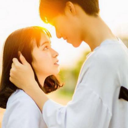 情侣亲嘴图 情侣亲密合照