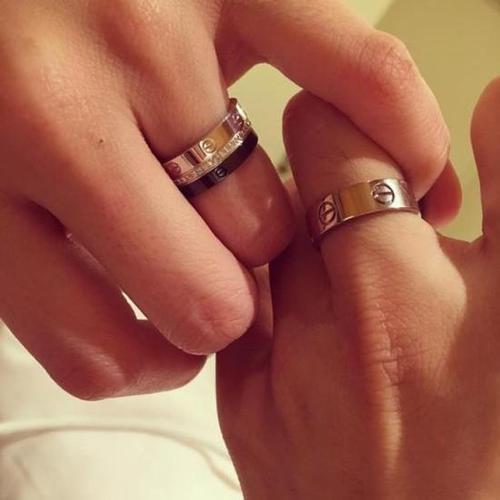 晒情侣戒指图片 情侣戒指照片