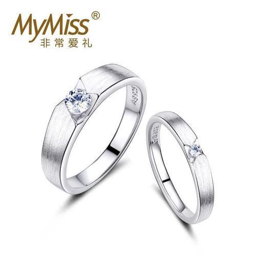 戒指图片情侣 戴戒指的图片