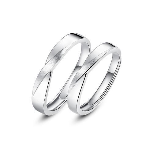 戒指图片情侣 戴戒指的图片