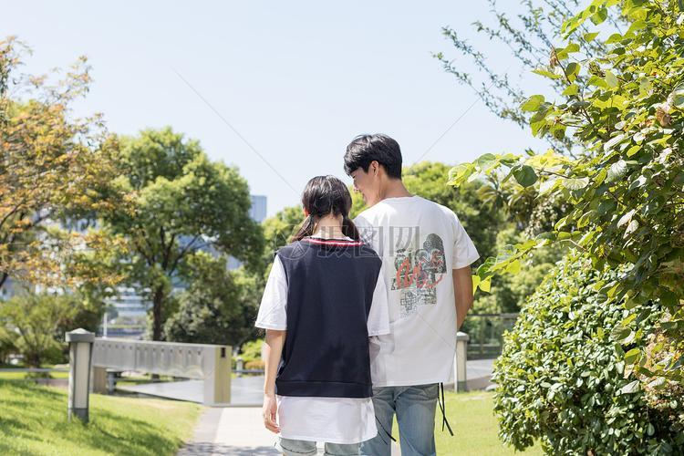 年轻情侣图片 时尚情侣图片大全