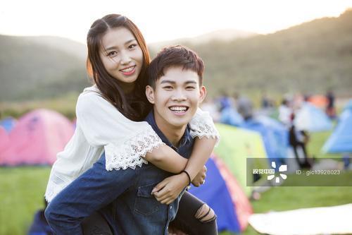 年轻情侣图片 时尚情侣图片大全